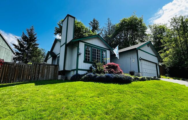 Pet Friendly Home Close to Everything