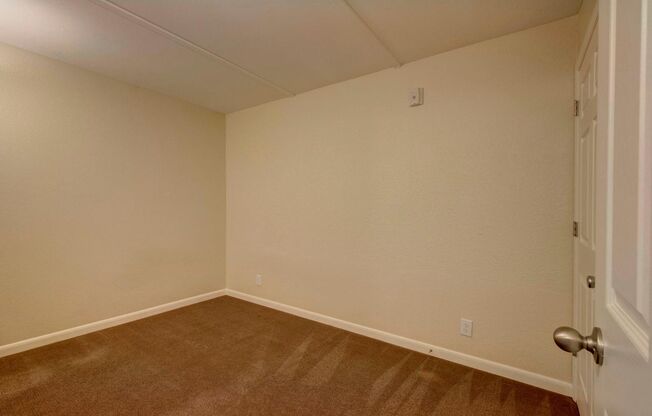 4 beds, 2 baths, 1,300 sqft, $5,200, Unit 203