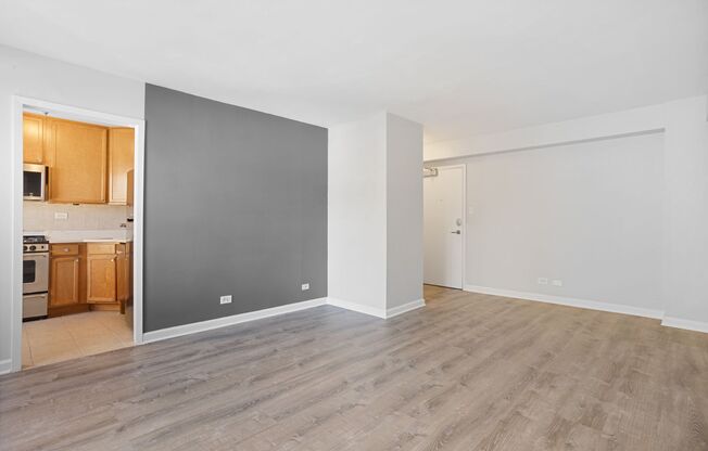 Studio, 1 bath, 405 sqft, $1,675, Unit 305