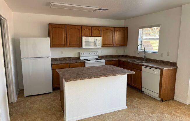Beautiful 4 Bedroom Home for Rent in Phoenix!