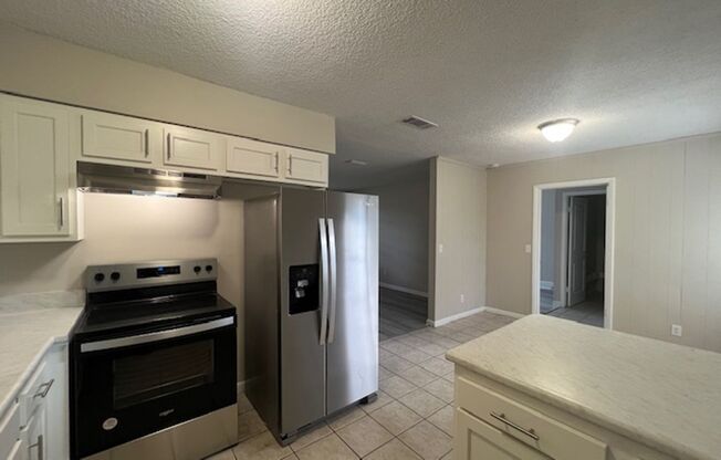 3 beds, 2 baths, $1,595