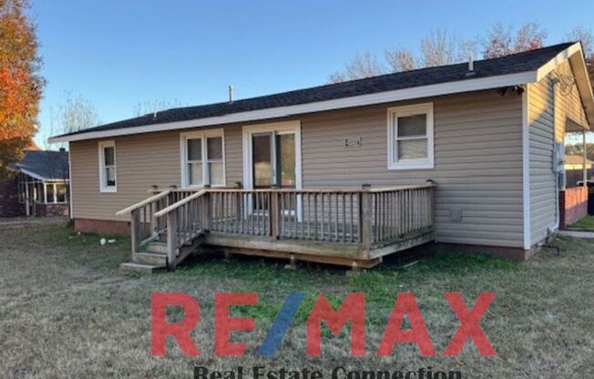 3 beds, 1 bath, $1,150