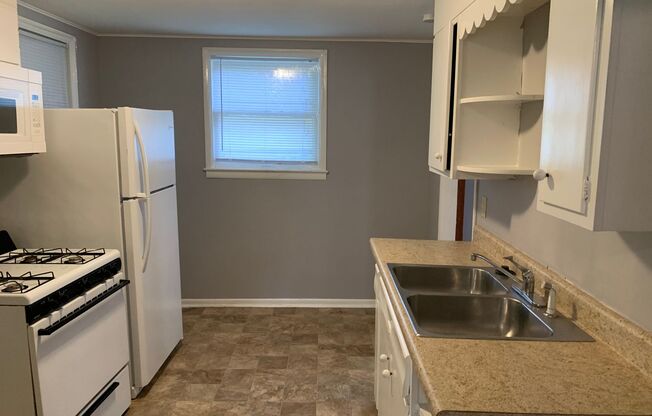 2 beds, 1 bath, $995