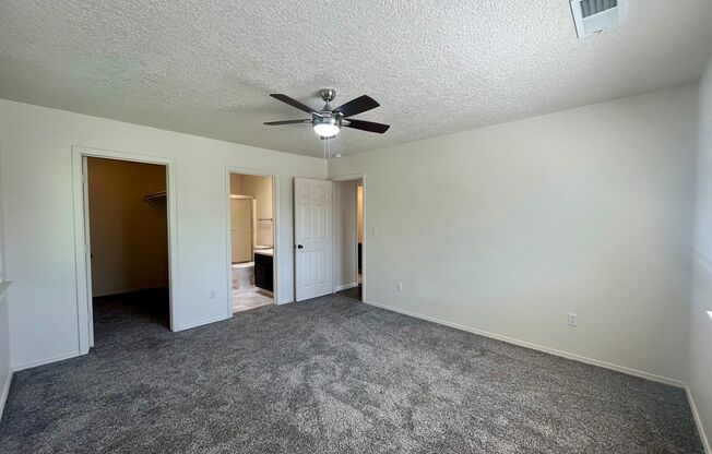 Lovely 2 Bedroom 2 Bathroom Condo Located In The NW!