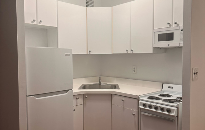 Studio, 1 bath, $3,060, Unit 3G