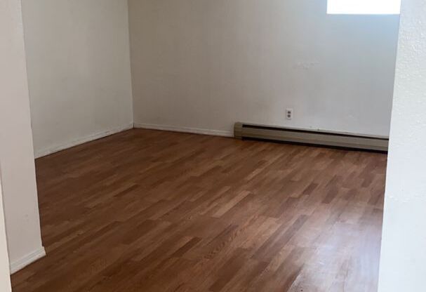 Charming units in a Histroic Building- Quiet Location near downtown