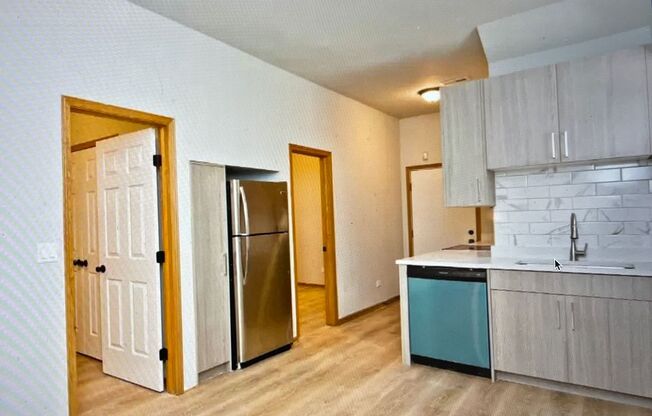 2 beds, 1 bath, $2,100