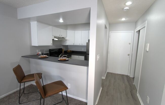 1 bed, 1 bath, $915, Unit 6320-304