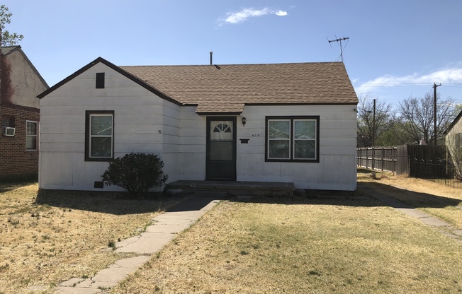 CUTE 2 BEDROOM/ 1 BATHROOM/ LARGE FENCED BACKYARD w/ STORAGE! OFF HISTORIC ROUTE 66!!!