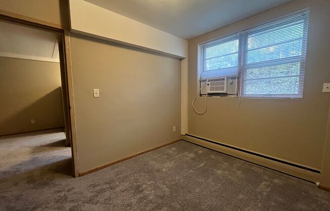 1 bed, 1 bath, 356 sqft, $915, Unit 8