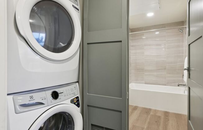 2 beds, 1 bath, 776 sqft, $3,250, Unit 706