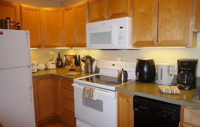 2 beds, 1 bath, 900 sqft, $3,450, Unit 32