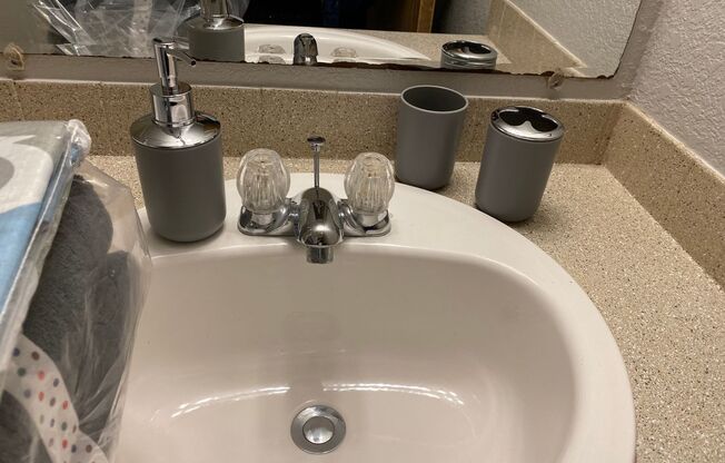 3 beds, 2 baths, 643 sqft, $2,300, Unit B203