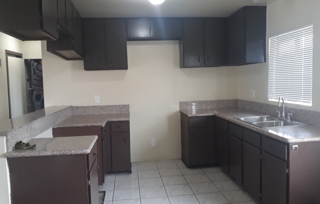 2 beds, 1 bath, 760 sqft, $2,195, Unit A8