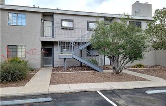 1ST FLOOR UNIT IN HEART OF GREEN VALLEY!!