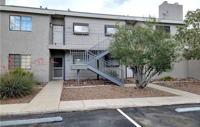 1ST FLOOR UNIT IN HEART OF GREEN VALLEY!!