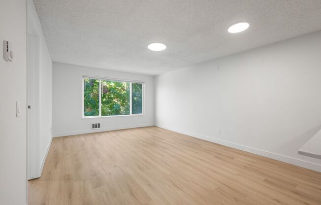 2 beds, 1 bath, 815 sqft, $2,085, Unit 308