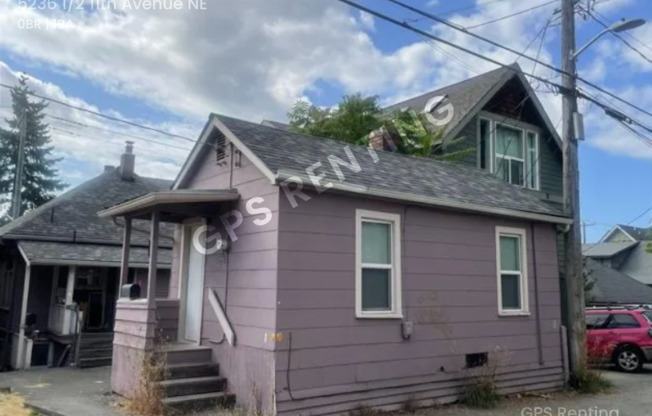 Cozy Studio Cottage in the University District