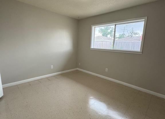 2 beds, 1 bath, $735