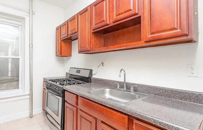 2 beds, 1 bath, $3,200, Unit 7