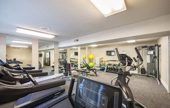 well-equipped gym at bavarian woods apartments