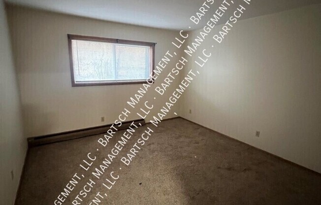 1422 E RACINE AVE