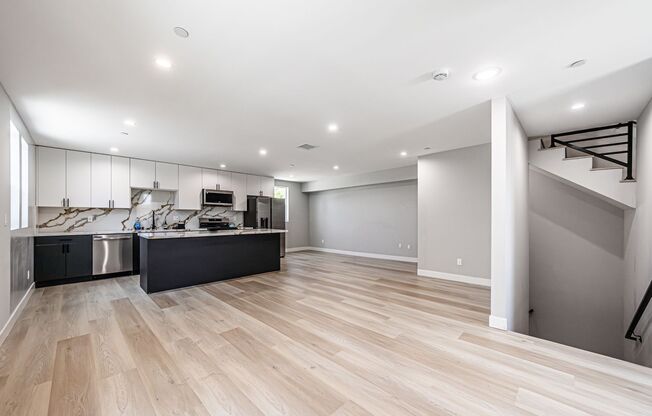 2223 S Highland