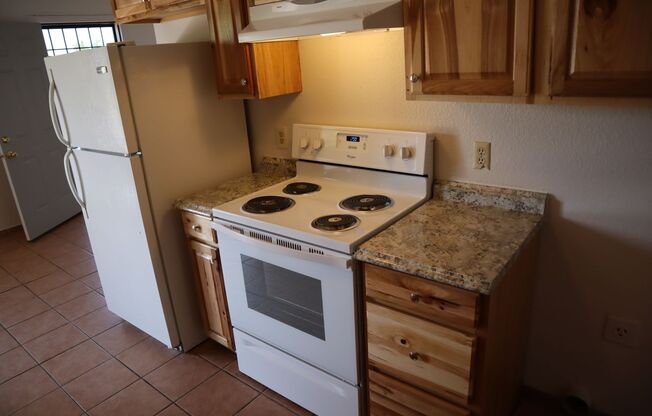 3 beds, 2 baths, $1,195, Unit Unit A