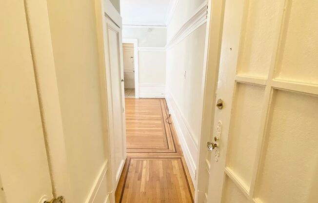 Great location!  Just one block from the Top of Nob Hill!