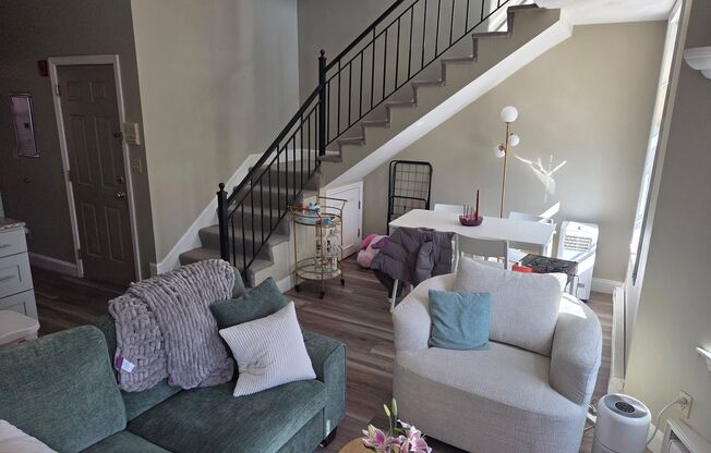 2 beds, 2 baths, $4,400, Unit 7