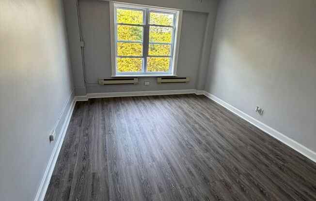 2 beds, 1 bath, $1,595, Unit 508