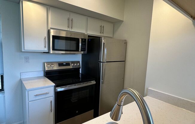 1 bed, 1 bath, 801 sqft, $1,450, Unit Unit 4