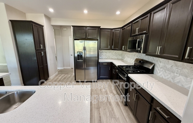 2425 W BRONCO BUTTE TRL 