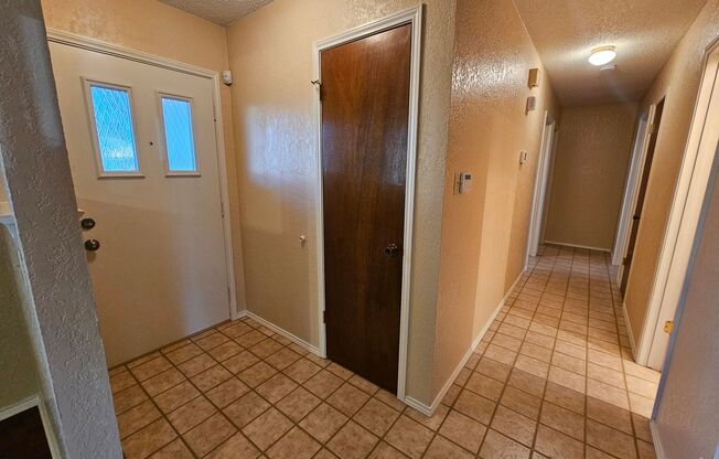 3 bedroom, 2 bathroom home is conveniently located near Cooper and Road to Six Flag