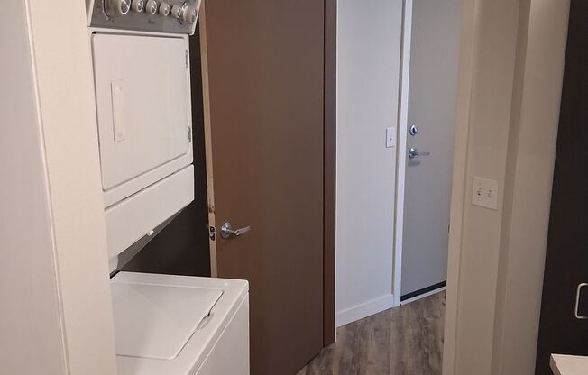 1 bed, 1 bath, 587 sqft, $1,675, Unit 414