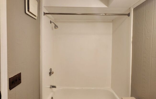 1 bed, 1 bath, $699, Unit #35