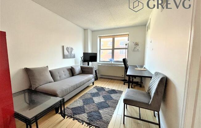 1 bed, 1 bath, 430 sqft, $3,200, Unit S6J