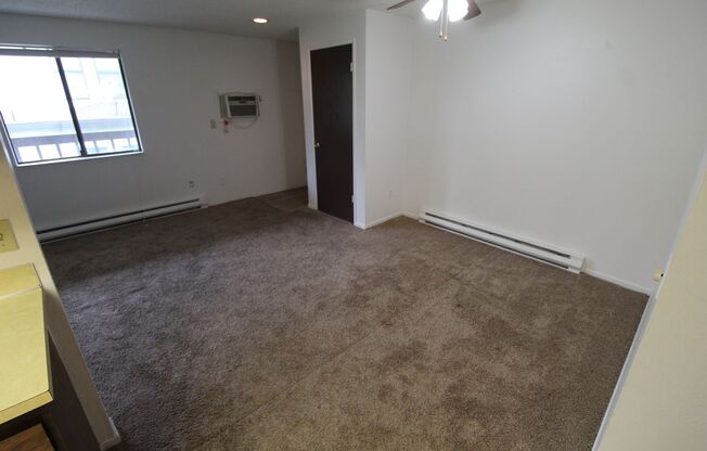 2 beds, 1 bath, 900 sqft, $1,095, Unit #5