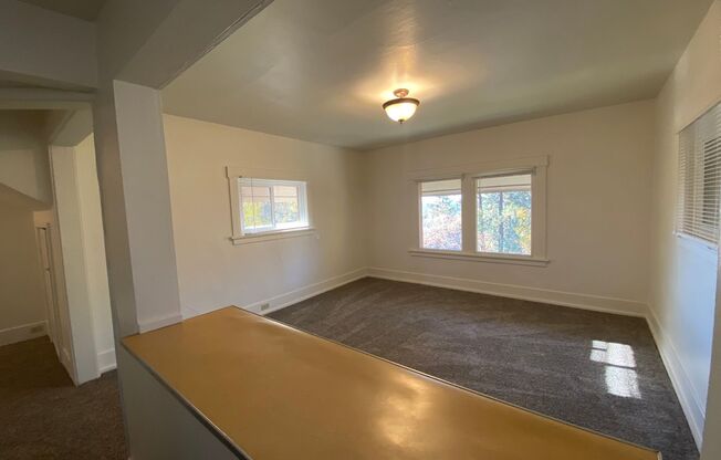 2 beds, 1 bath, 700 sqft, $1,025, Unit C