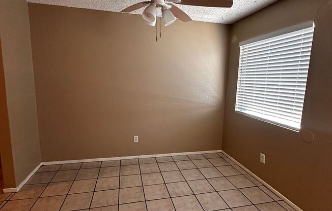 2 beds, 1.5 baths, $1,400, Unit 3