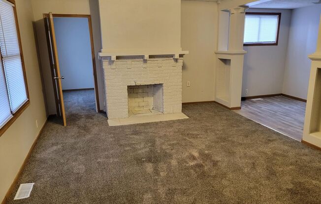 2 beds, 1 bath, $900, Unit 616 S 8th