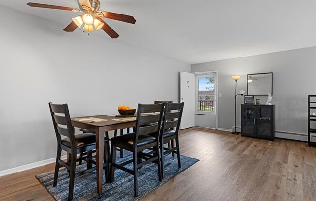 2 beds, 1 bath, 950 sqft, $1,800, Unit 644-19