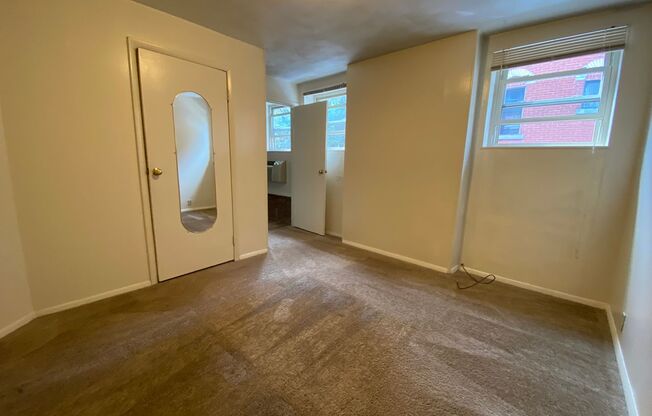 Spacious 1BR Apartment Available - An Amazing South Oakland Location - Call Today to Tour!