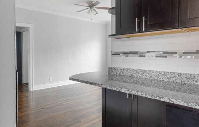 2 beds, 1 bath, 600 sqft, $2,300, Unit 6116-3W
