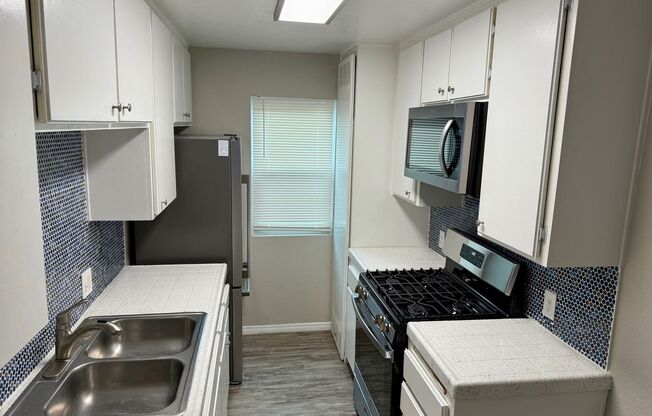 Ground floor 1 bedroom in quiet neighborhood with parking, AC - close to San Diego