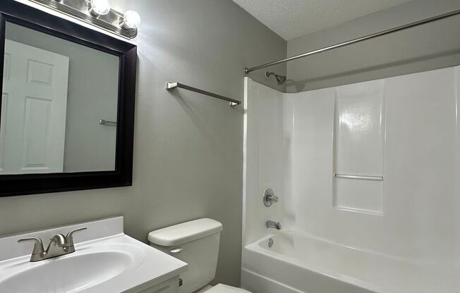 2 beds, 1 bath, 750 sqft, $1,238, Unit 1935w