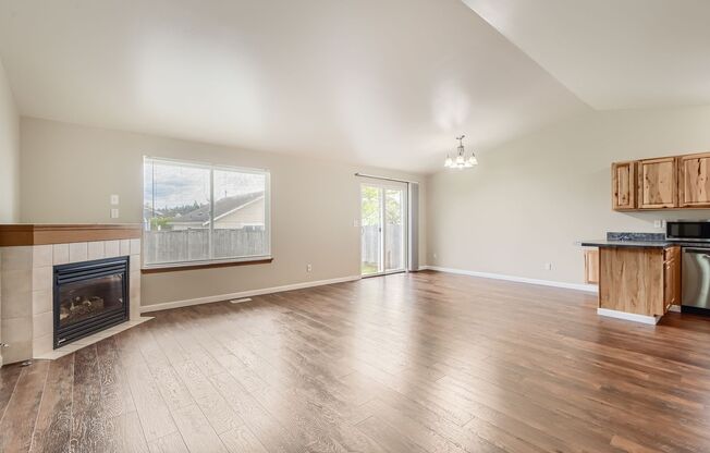 Gorgeous 3 Bed 2 Bath Updated Home @ the Ideal Marysville Location!