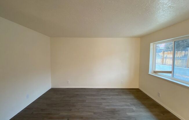 2 beds, 1 bath, 825 sqft, $1,200, Unit Unit 3