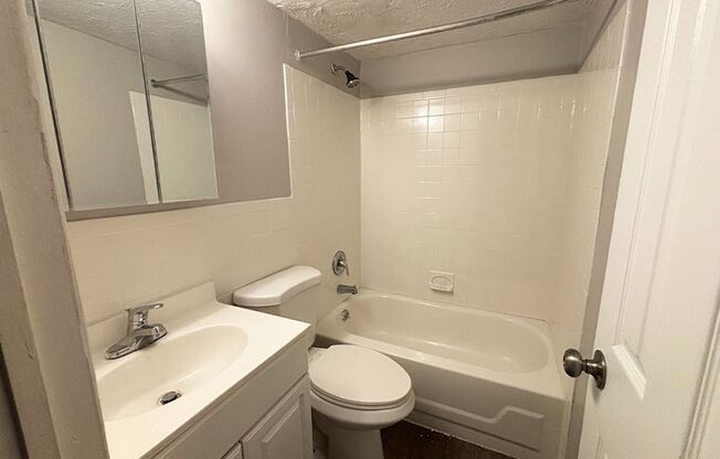 1 bed, 1 bath, 560 sqft, $825, Unit 725-01