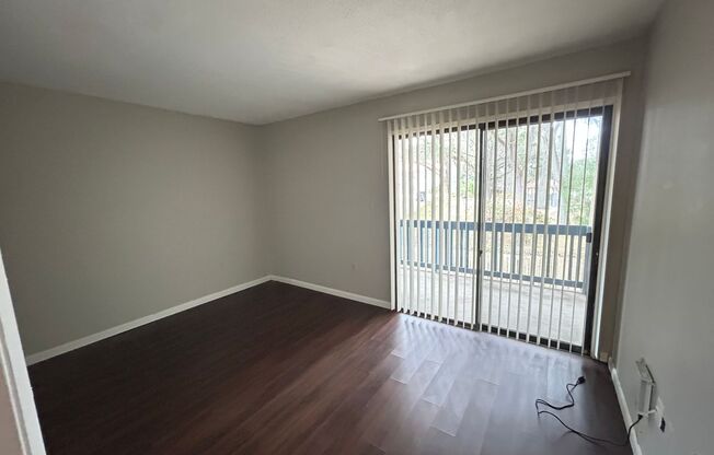 2 beds, 1 bath, $1,200, Unit Unit C-18
